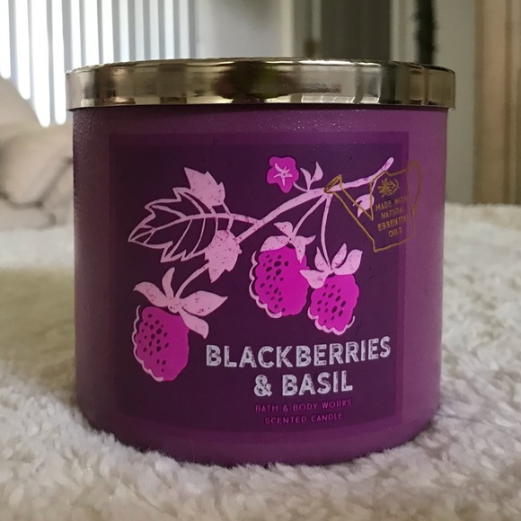 NWT Bath and body works Blackberries & Basil 3-Wick Candle